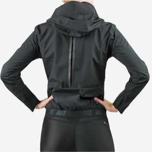 ZONAL AEROSHIELD HOODED JACKET
Excellent condition 🌟🌟🌟🌟🌟